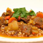 Hearty Slow Cooker Beef and Barley Stew for Cozy Evenings
