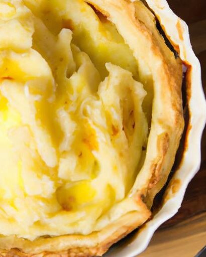 Savory Cottage Pie Topped with Cheesy Mashed Potato Crust