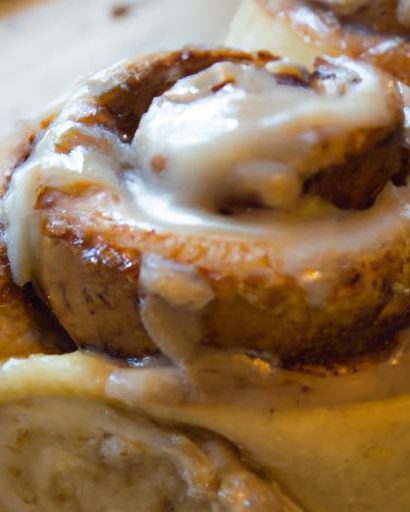 Fluffy Vegan Cinnamon Rolls: A Sweet Plant-Based Treat