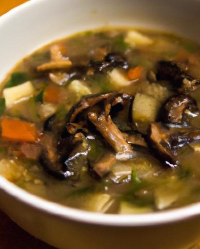 Velvety Vegan Mushroom & Wild Rice Soup: Comfort in a Bowl